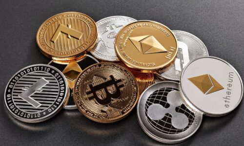 ビットコイン・イーサリアムなど複数の暗号通貨コインのイメージ